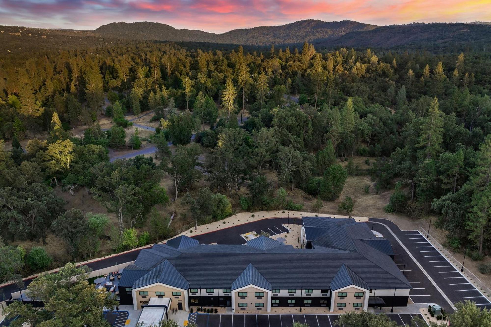 The Inelle, Oakhurst Yosemite, A Tribute Portfolio Hotel Esterno foto